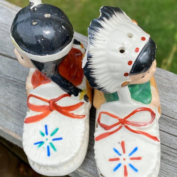 Vintage Indian Boy & Girl in Moccasin Salt and Pepper Shakers Japan MCM Set - Picture 13 of 15